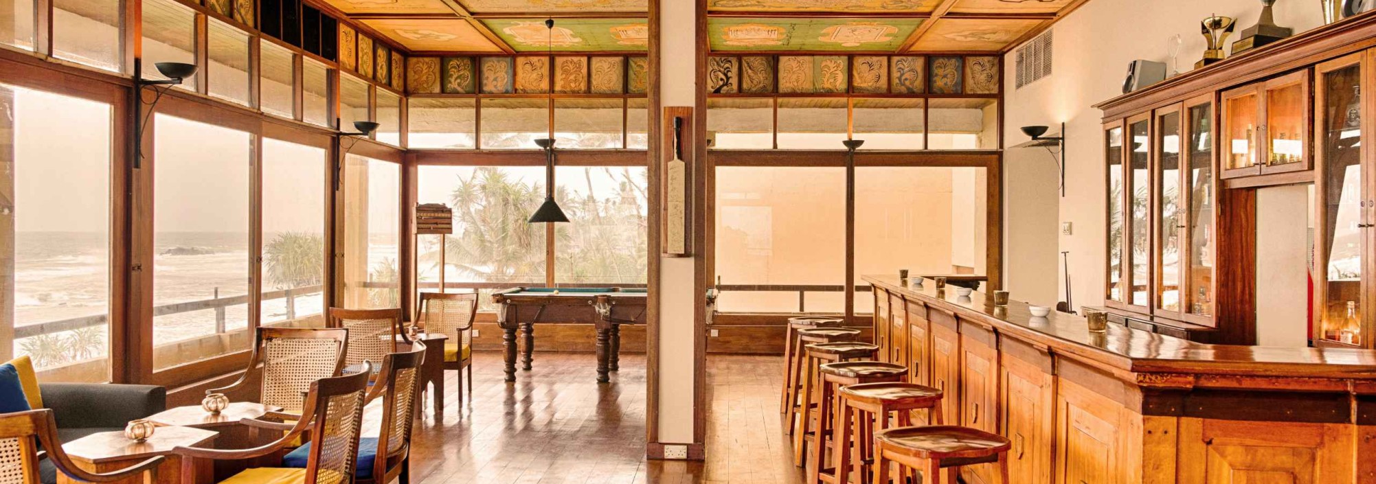 bar-jetwing-lighthouse