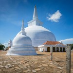 big-white-stupa-ruwanwelisaya-chedi-anuradhapura-srilankatravel