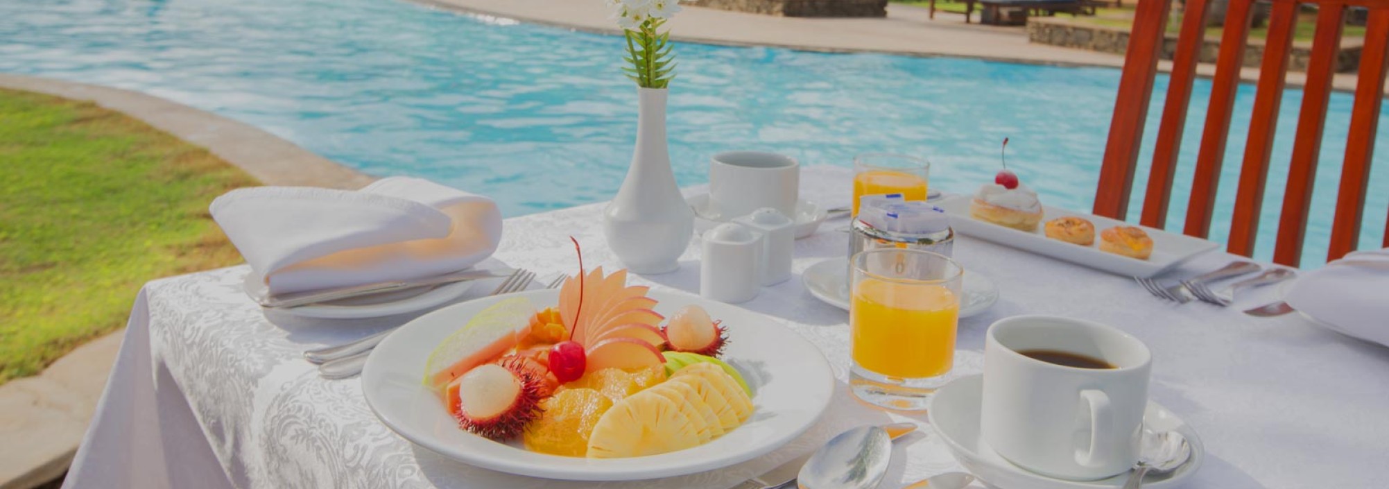 breakfast-by-the-pool-the-palms-hotel-beruwela