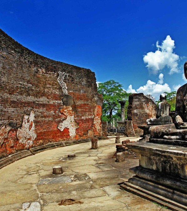 buddha-pollonaruwa-unesco-srilankatravel