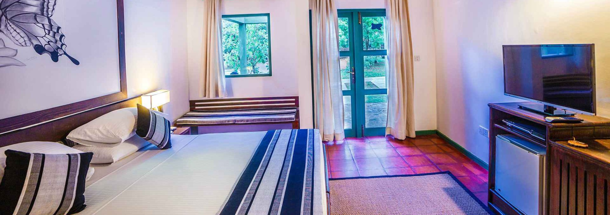 deluxe-chalet-elephant-reach-yala-srilankatravel