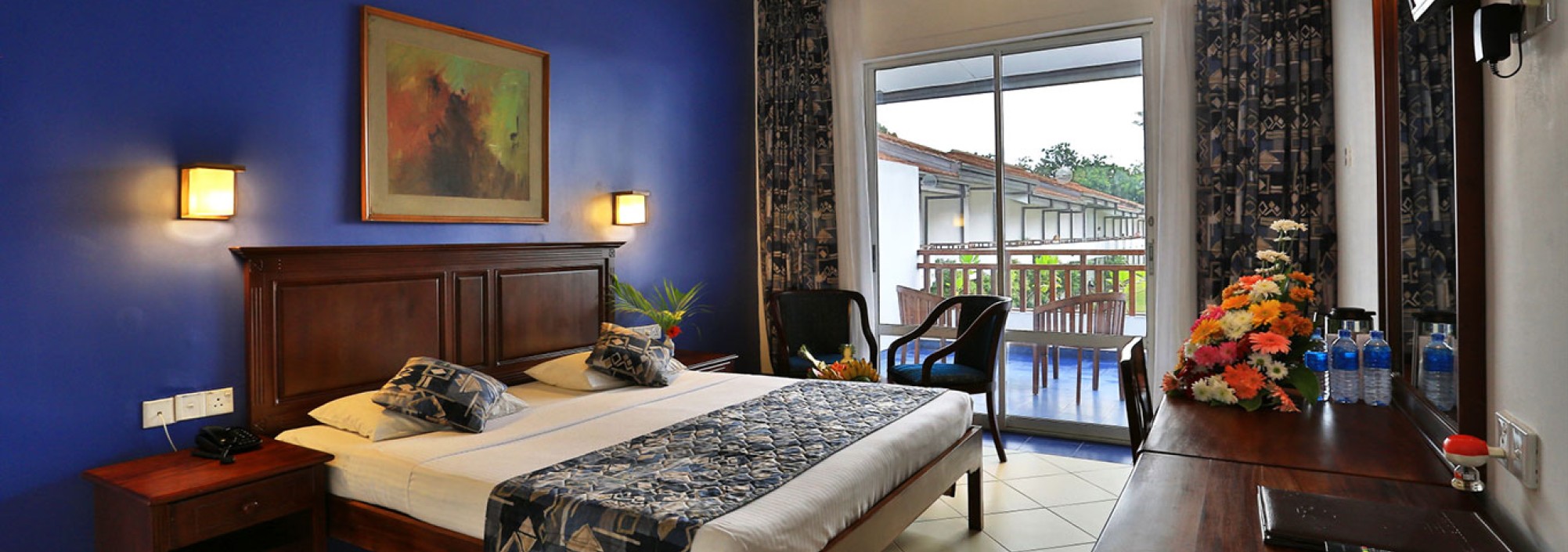 deluxe-room-hibiscus-beach-hotel