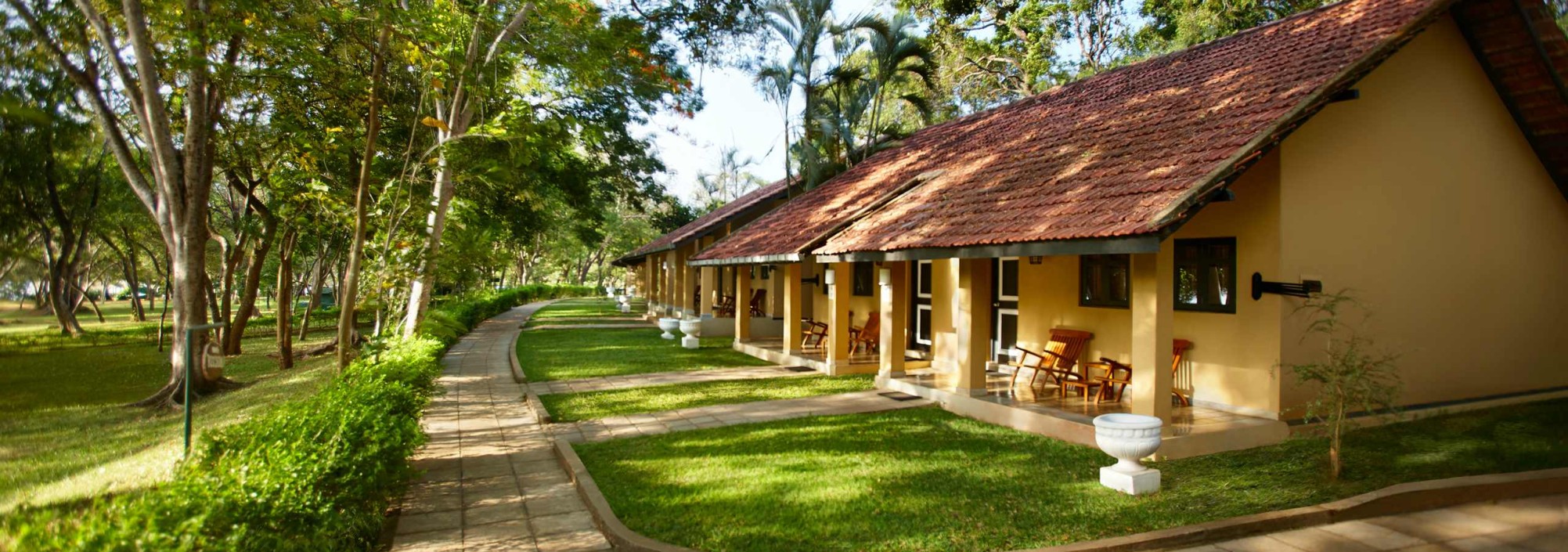 exterior-cttages-habarana-village-cinnamon-srilankatravel