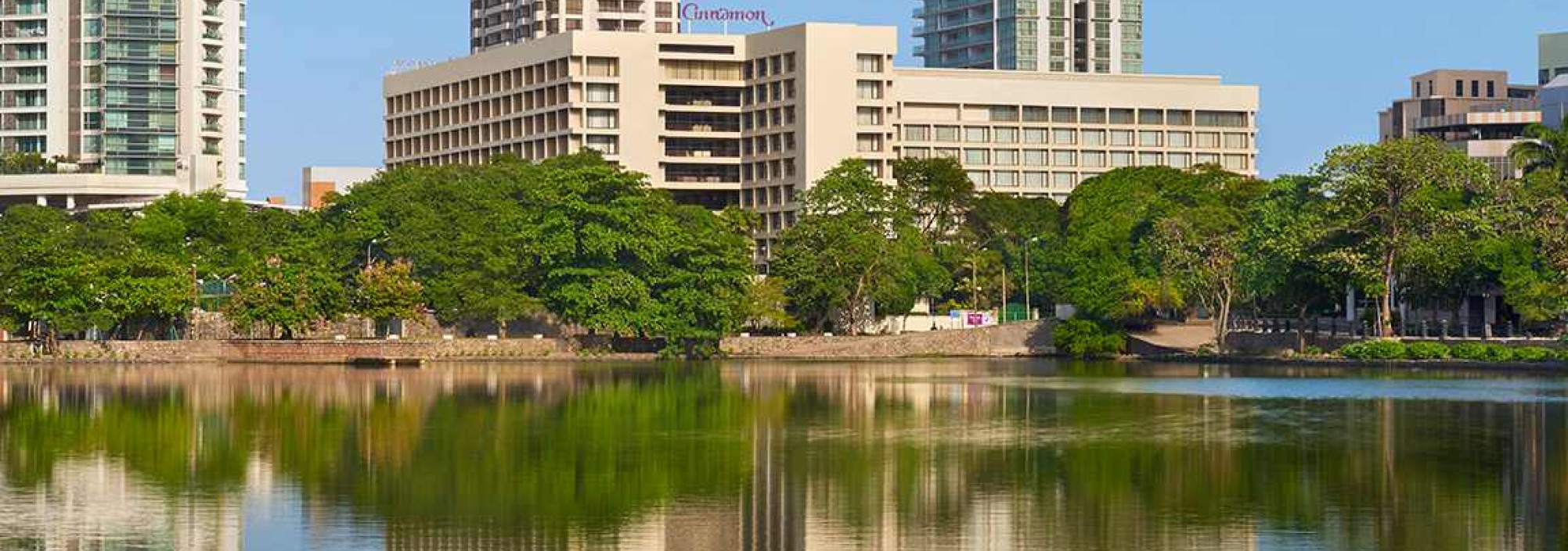 exterior-lake-cinnamon-grand-colombo-srilankatravel