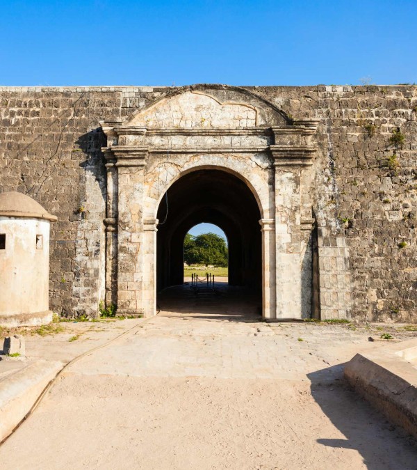 fort-in-jaffna-sri-lanka-travel