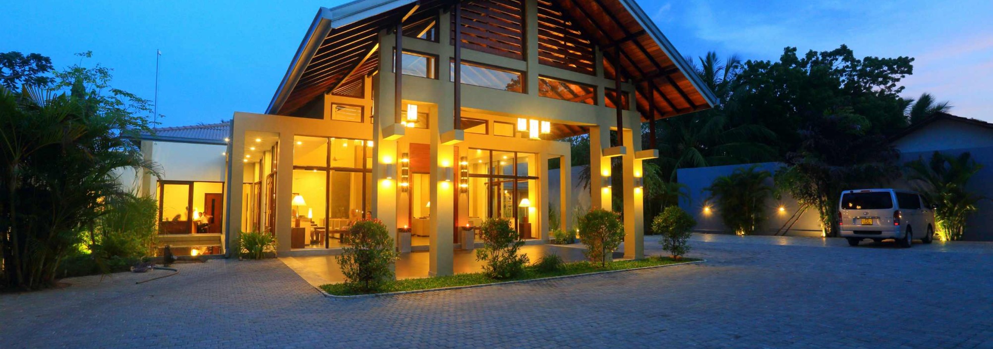 front-chaarya-resort-chandrika-srilankatravel