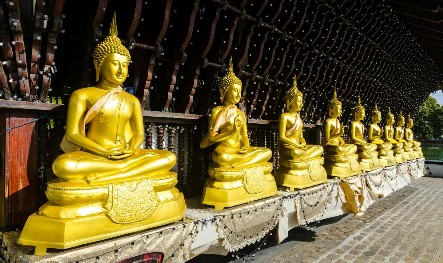 gangaramaya-temple-colombo-srilanka-travel