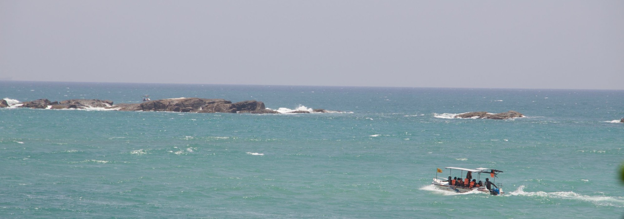 glass-bottom-boat-srilankatravel