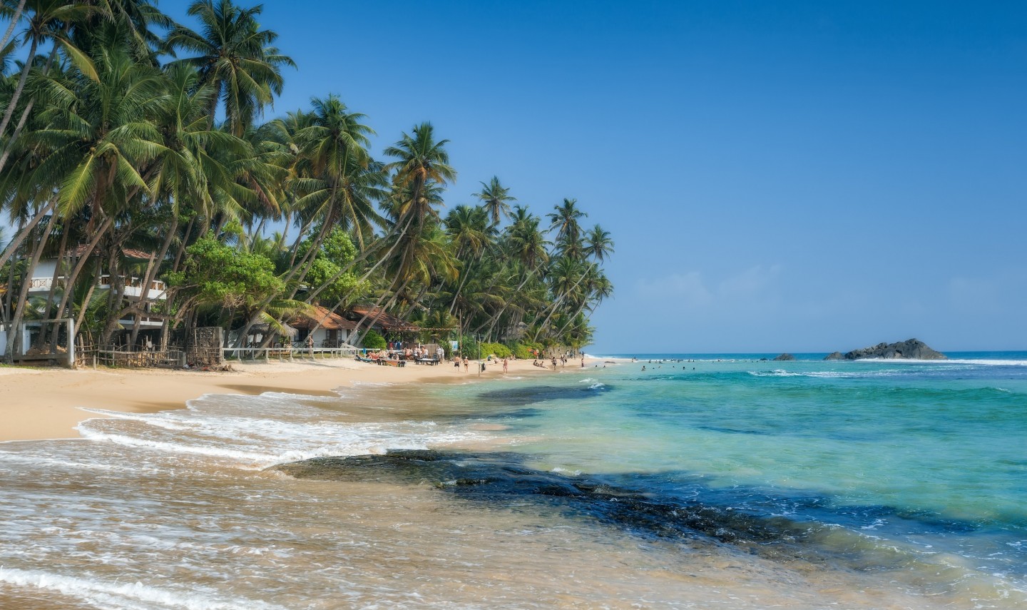 hikkaduwa-strand-sri-lanka