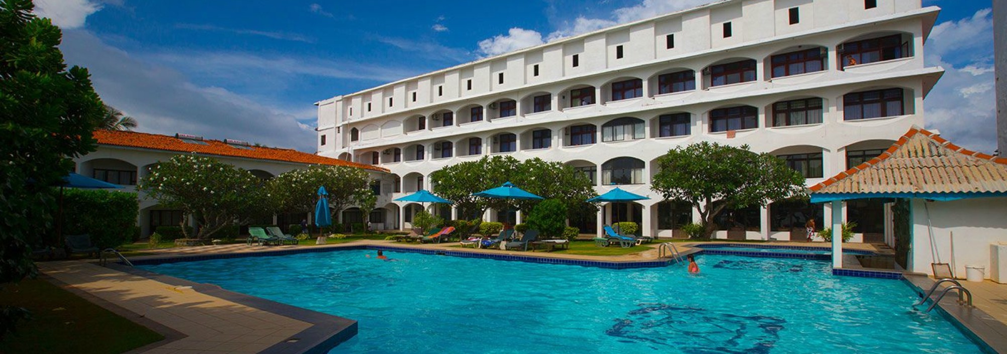 hotel-lanka-supercorals-hikkaduwa-zwembad