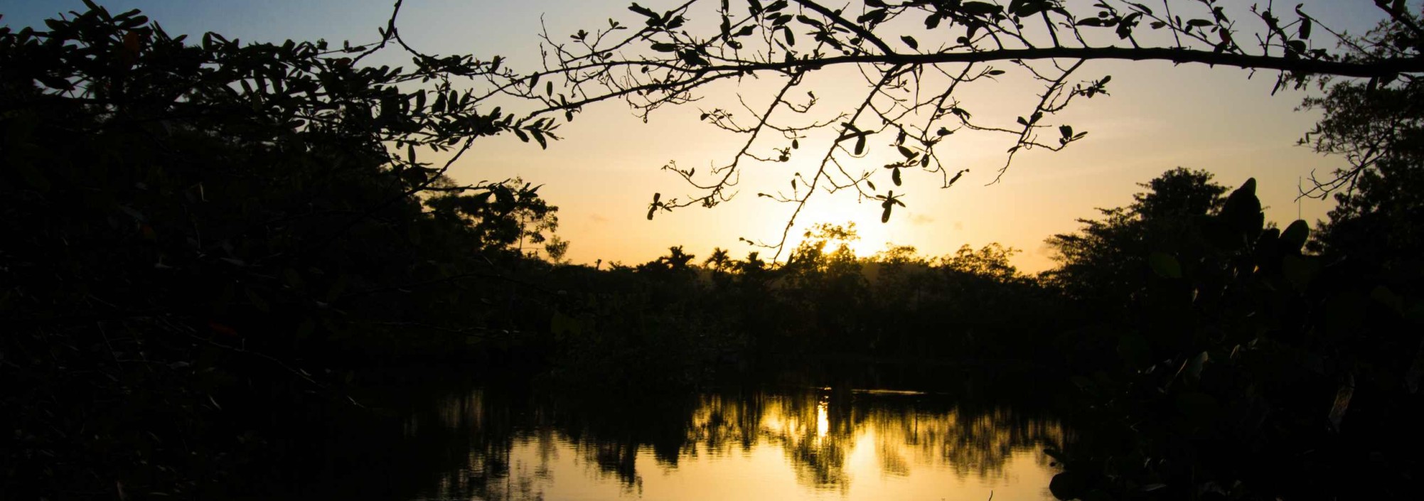 lake-serenity-avond-srilanka
