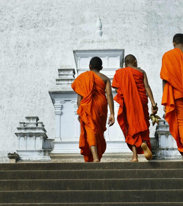 monnikken-anuradhapura-srilankatravel