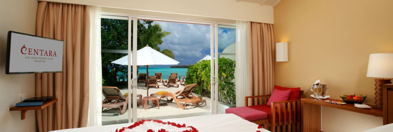 ocean-front-beach-villa-centara-ras-fushi-malediven