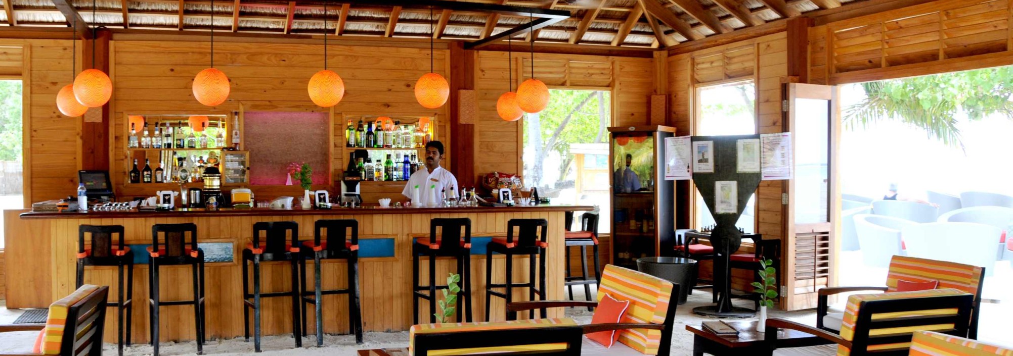 pavillion-bar-meeuru-island-resort-srilankatravel