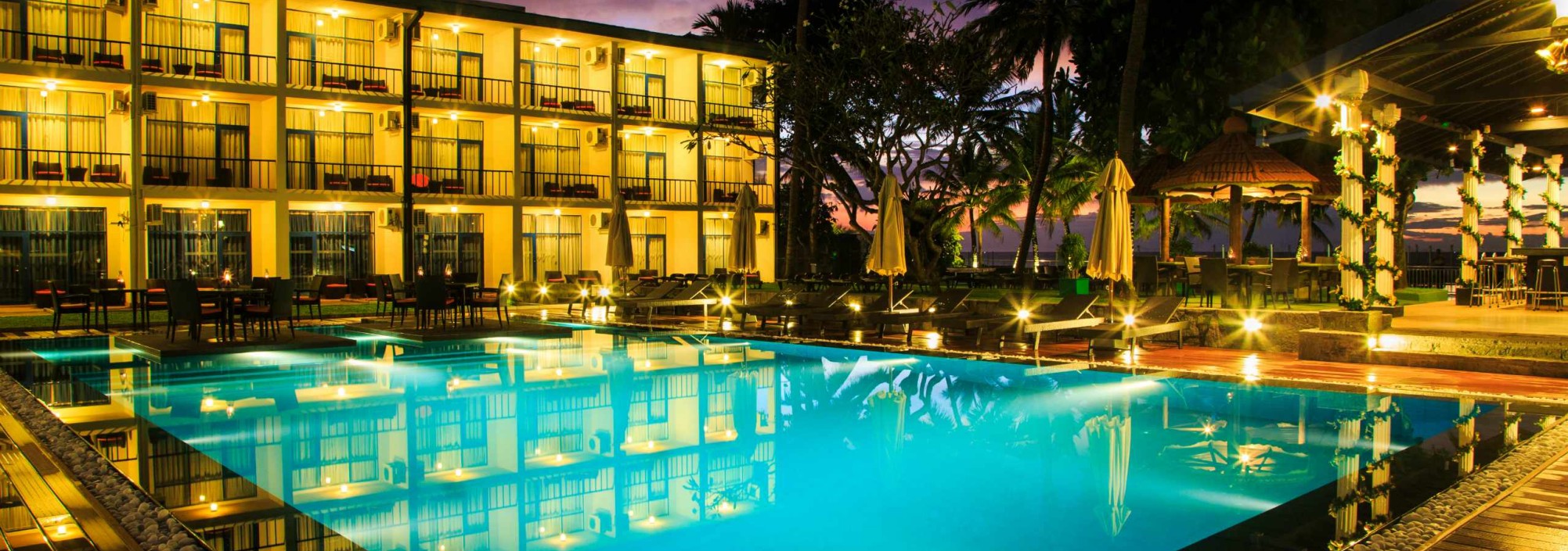 pool-at-night-camelot-beach-hotel-negombo-srilankatravel