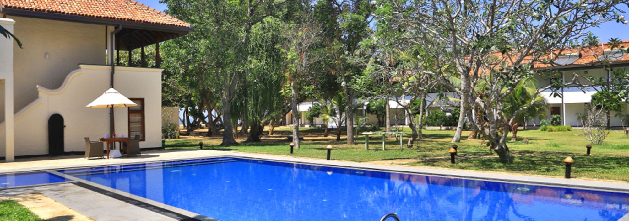 pool-hibiscus-beach-hotel-srilankatravel
