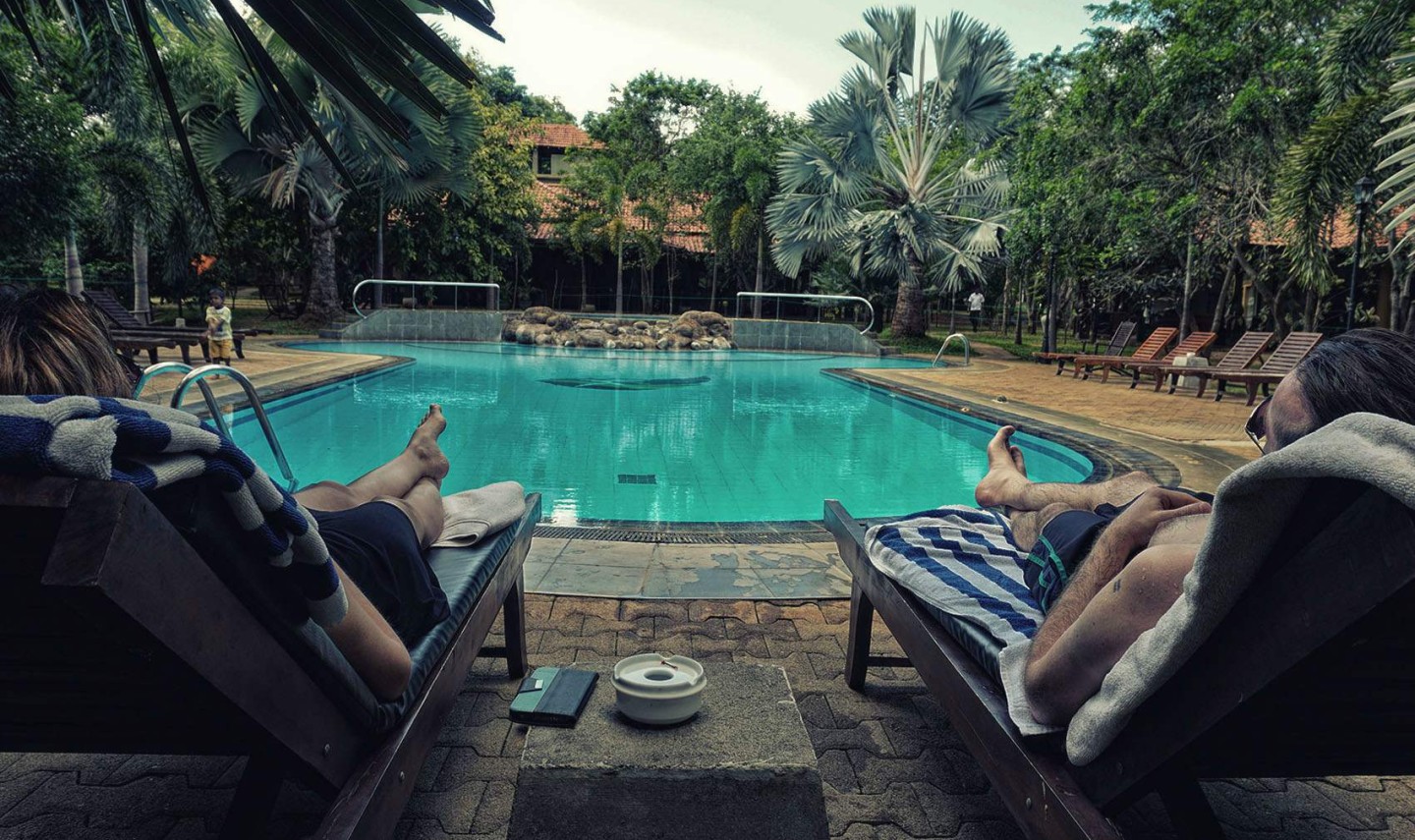 relax-zwembad-saunter-paradise-hotel-srilankatravel