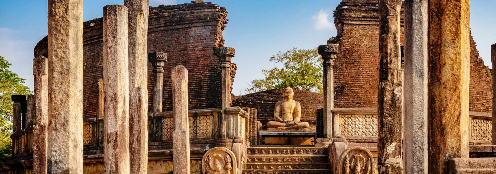 sacred-quadrangle-buddha-pollonaruwa-srilankatravel