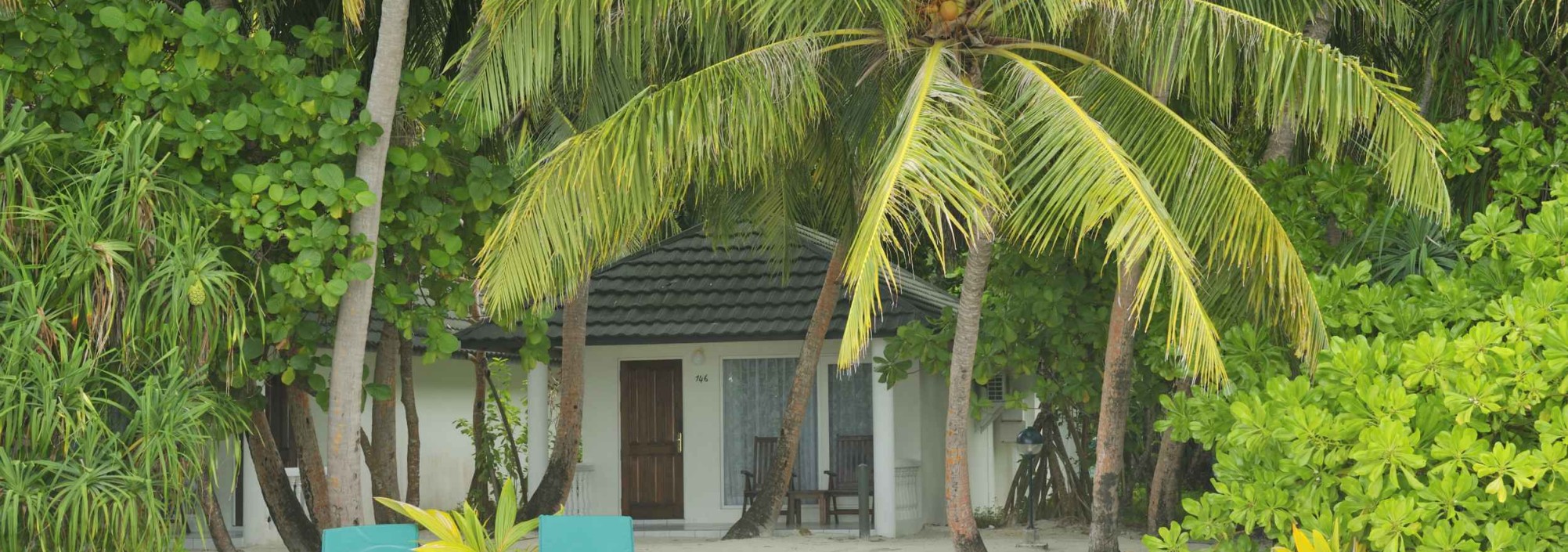 superior-beach-bungalow-holiday-island-resort-malediven