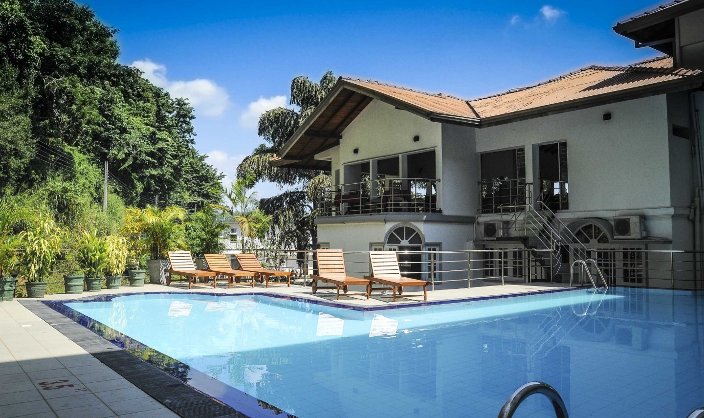 swimmingpool-senani-hotel-kandy