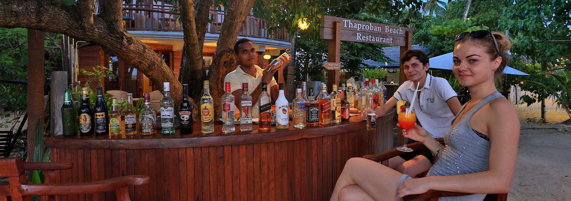 thaproban-beach-house-bar-unawatuna-srilankatravel