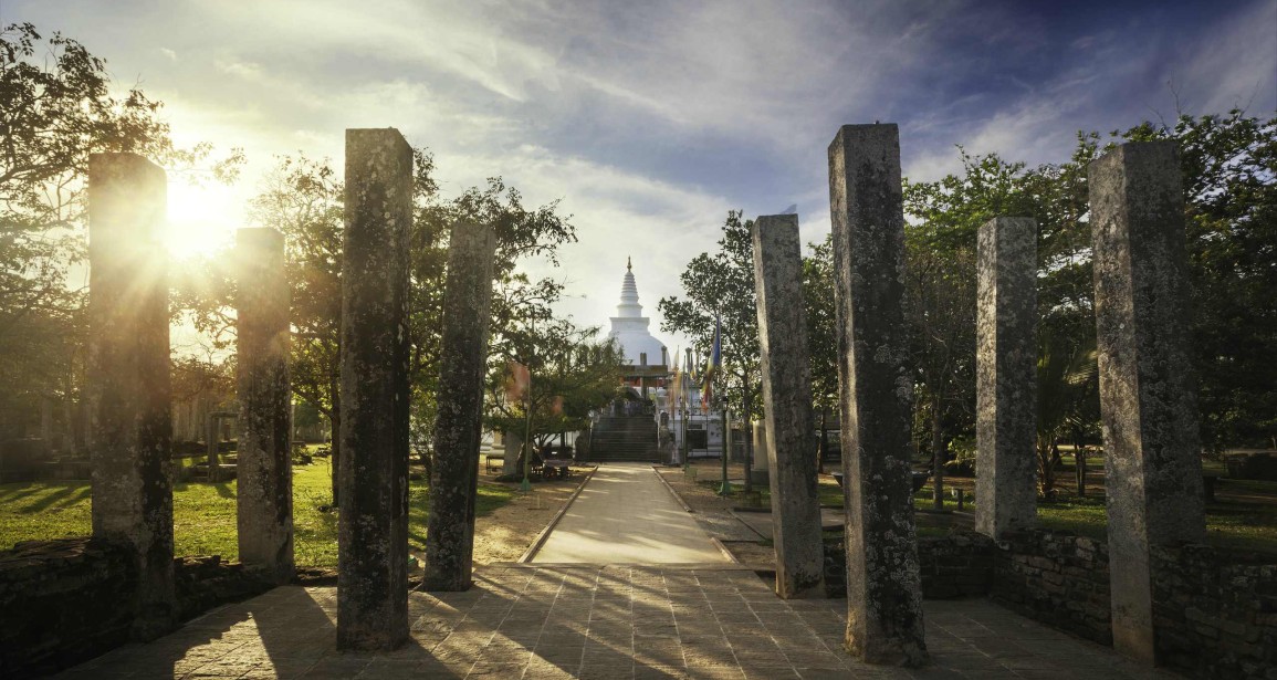 thuparama-dagoba-anuradhapura-unesco-srilankatravel