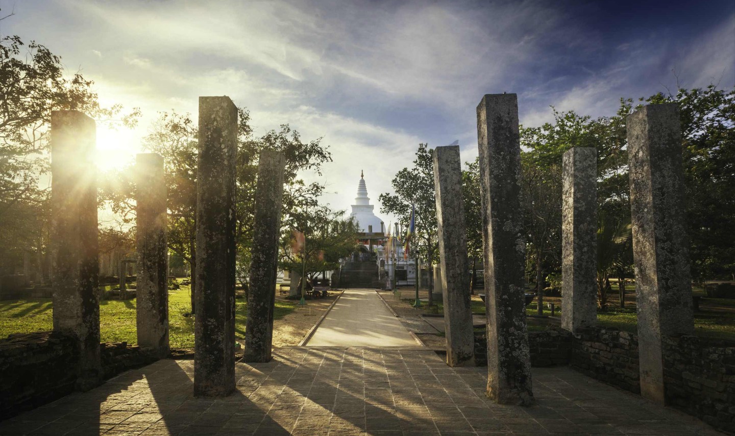 thuparama-dagoba-anuradhapura-unesco-srilankatravel