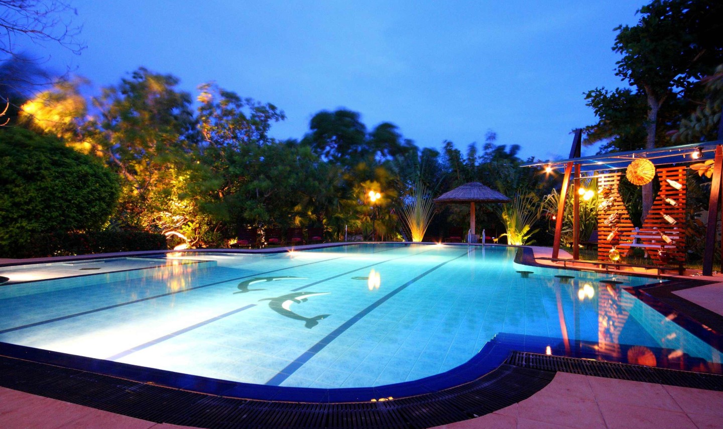 zwembad-chaarya-resort-chandrika