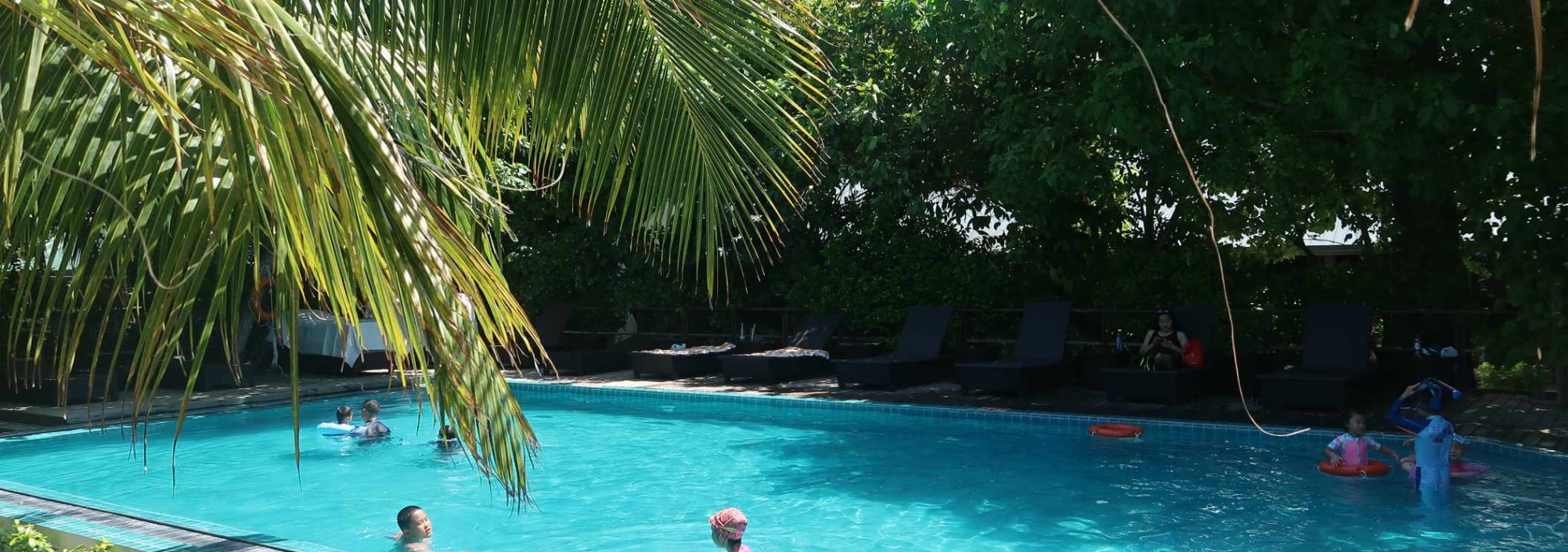 zwembad-eriyadu-island-resort