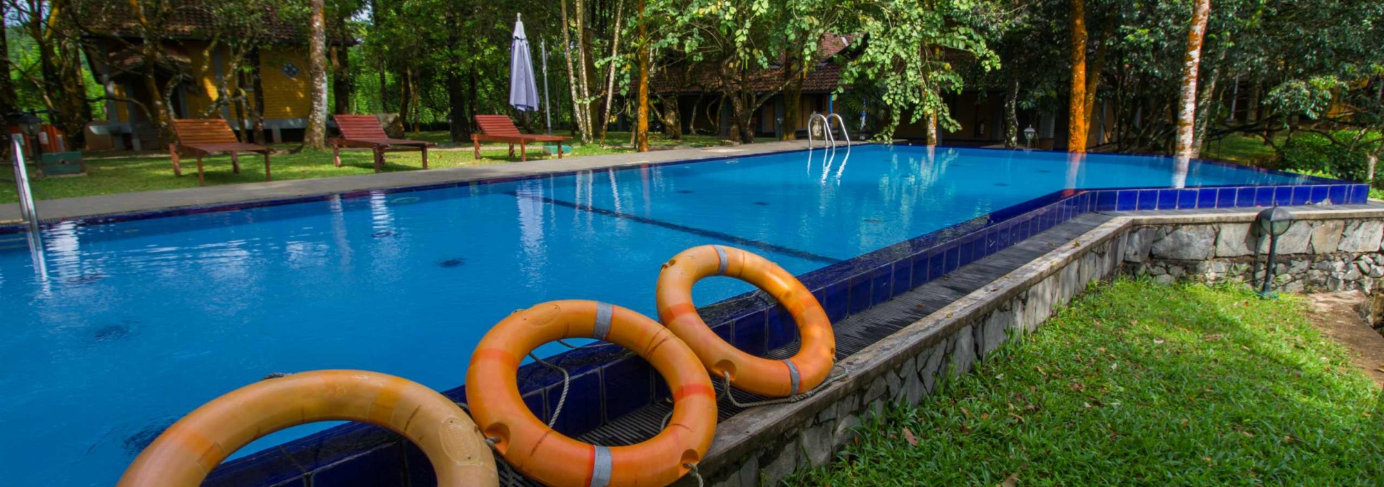 zwembad-lake-serenity-srilanka