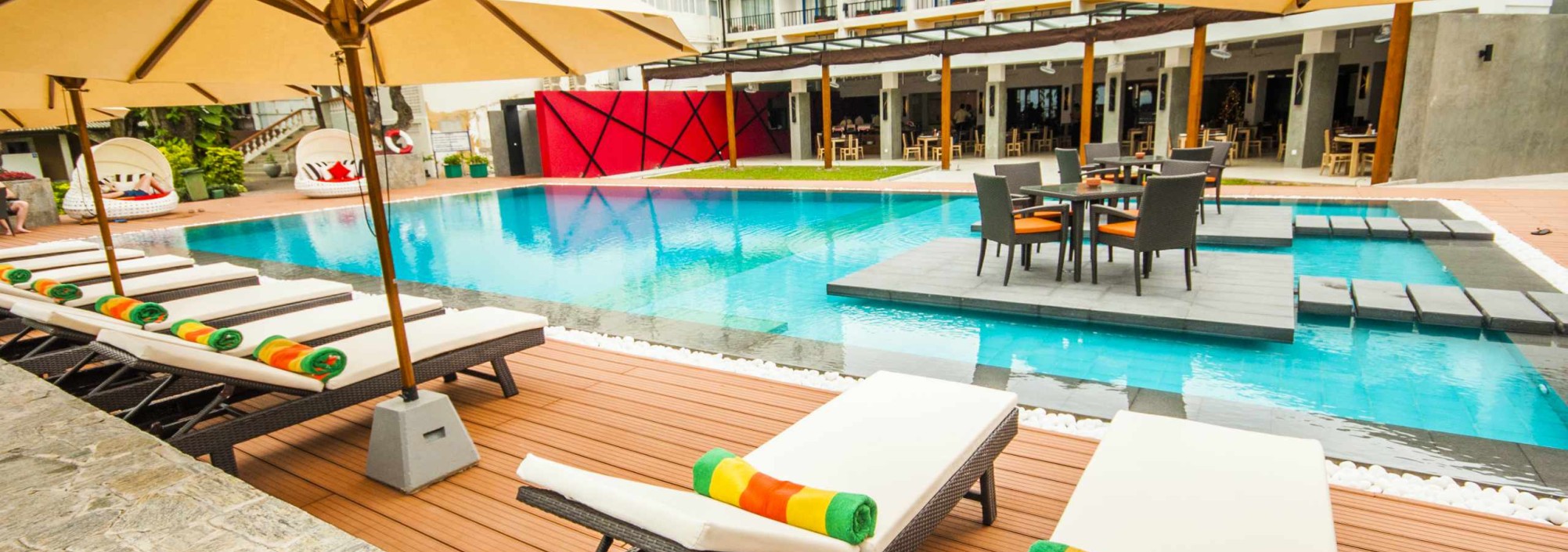 zwembad-restaurant-camelot-beach-hotel-negombo-srilankatravel