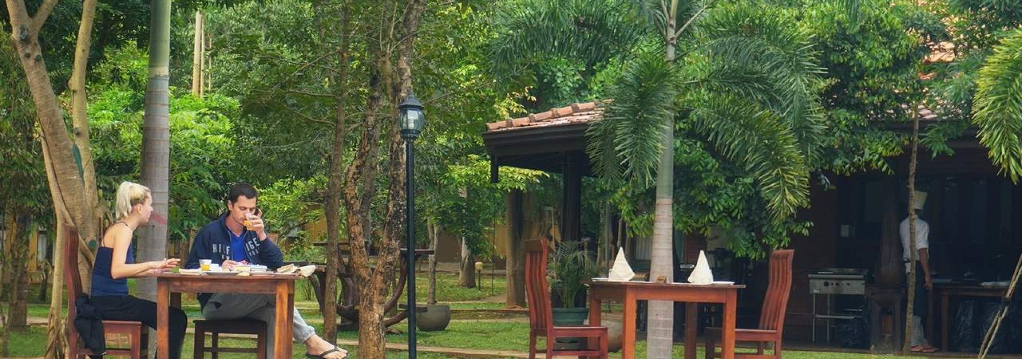 zwembad-saunter-paradise-hotel-sigiriya